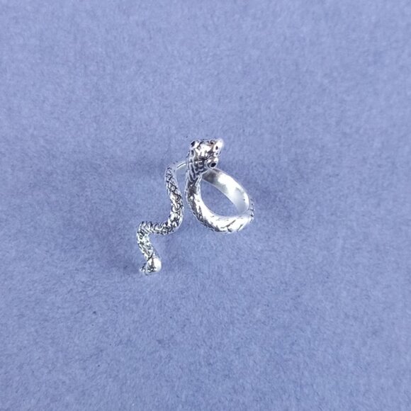 🐍 Adjustable Twisting Winding Snake Heavy Metal Gothic Biker Ring – Size 8 (Uni - Picture 3 of 5